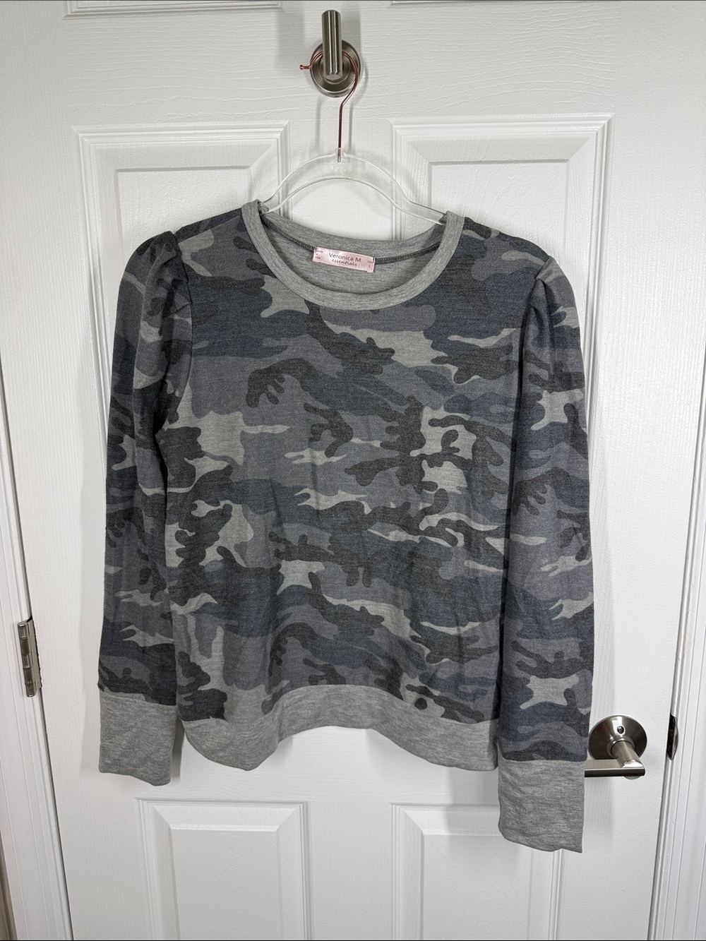 Veronica M. puff sleeve gray camo lounge sweatshirt size large